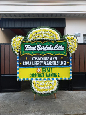 Papan Bunga Duka di Maja