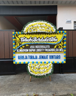 Papan Bunga Duka di Maja