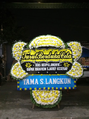 Papan Bunga Duka di Maja