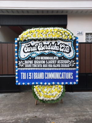 Papan Bunga Duka di Maja